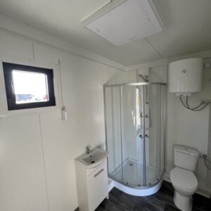 Alternative view of Contenedor oficina habitable de 8m x 3m