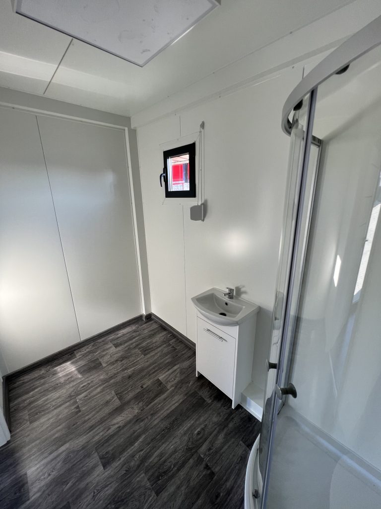 Contenedor oficina habitable de 8m x 3m - Imagen 3